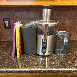 Breville BJE510XL Juice Fountain Multi-Speed 900-Watt Juicer plus 2 Recipe Books